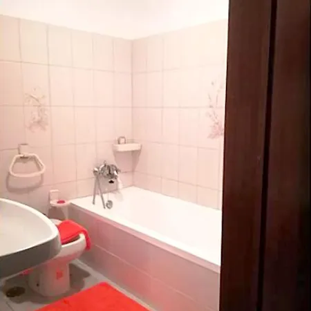 With 2 Bedrooms In With Wonderful City View And Terrace